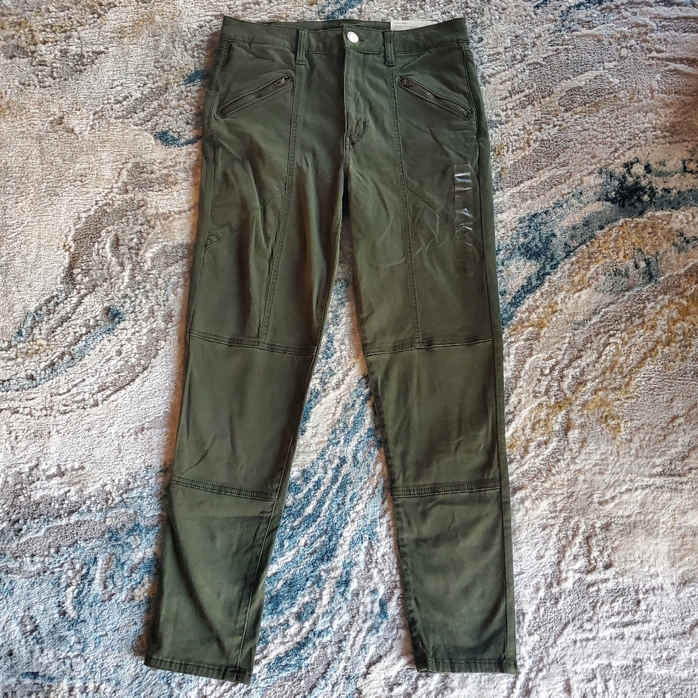 NWT American Eagle Cropped Joggers. 12 Long